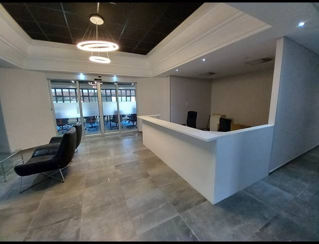 1,990M² OFFICE TO LET IN BRYANSTON